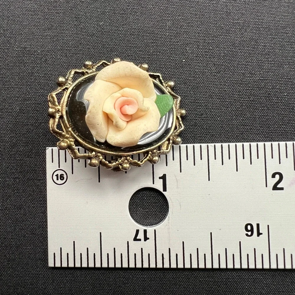 Vintage Brooch Rose Cameo Gold Tone Black Cream Pink Floral‎ 3D Pin